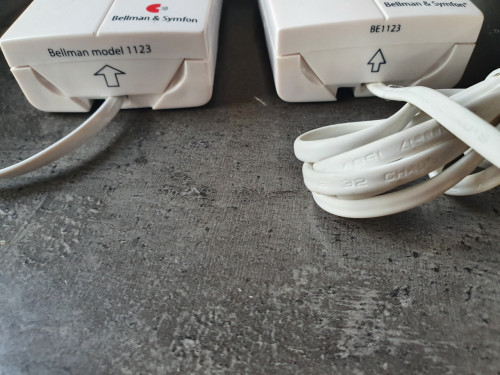 2 x zgan Bellman & Symfon  telefoonzender en Deurbel-zender....