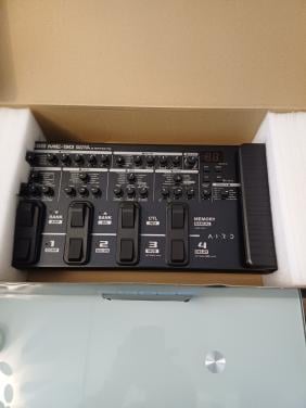 Boss me90 en de hotone ampero zilver