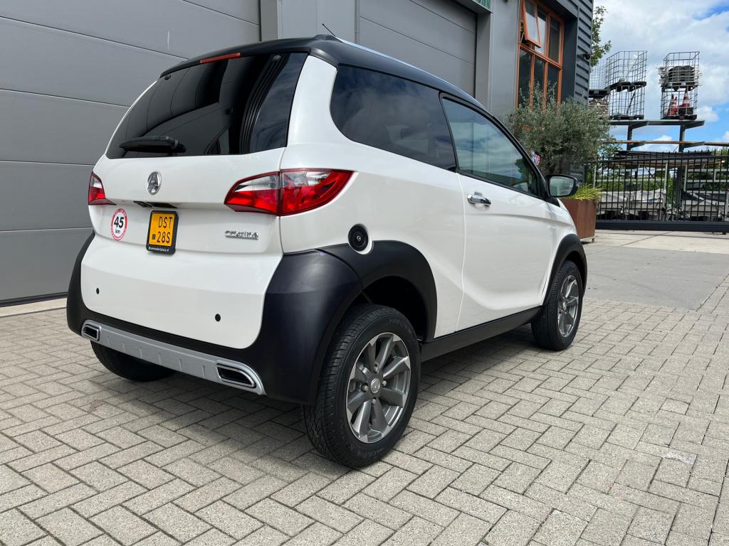 Aixam Crossline brommobiel premium weinig km