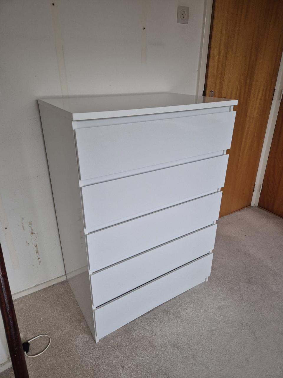 Witte Ikea ladekast (77x111x50 cm)