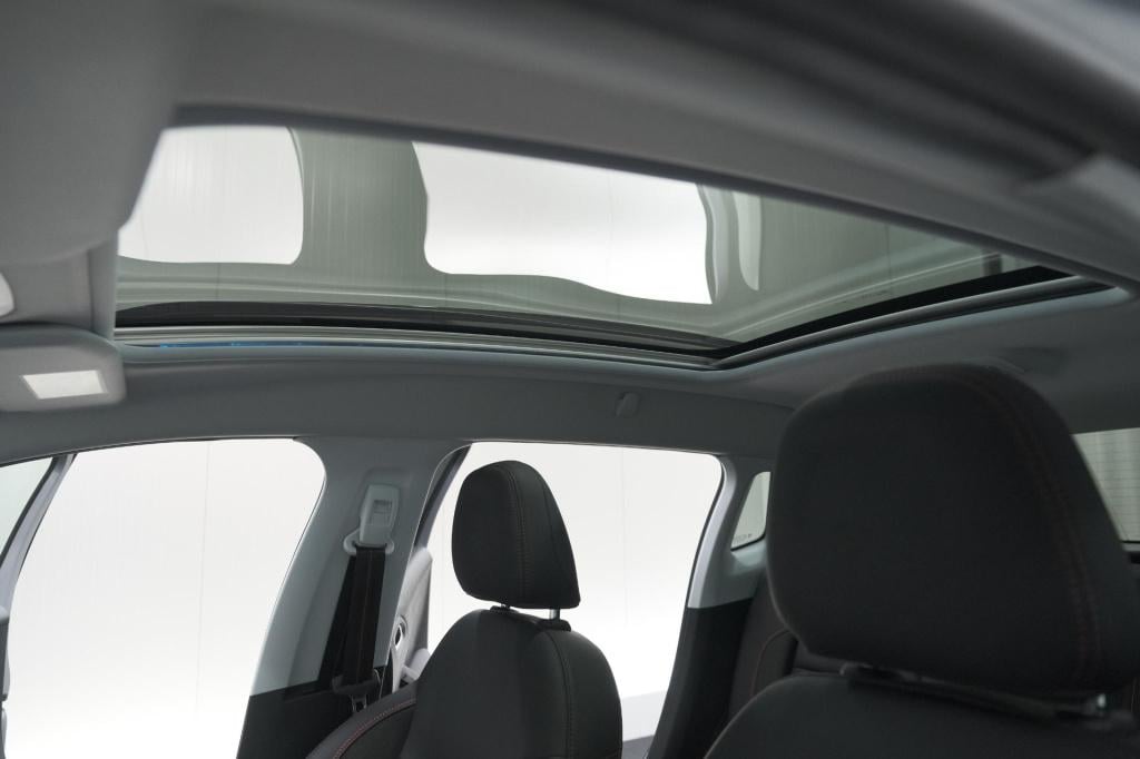 Peugeot 2008 puretech 110 eat6 gt | trekhaak | camera | panoramadak | apple