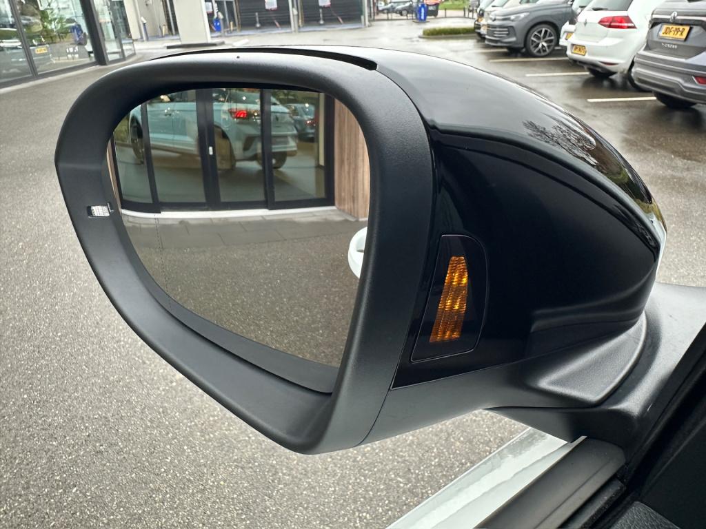 Volkswagen T-roc 1.5 tsi r-line | black style | panoramadak | 19 inch | cam