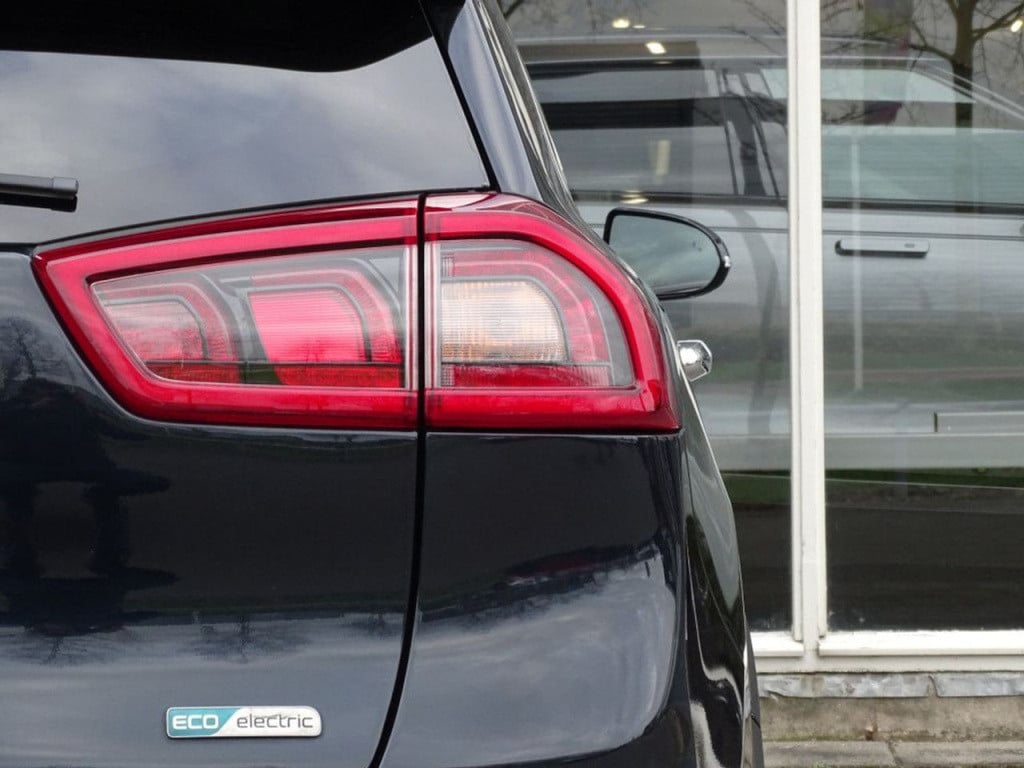 Kia E-niro executiveline 64 kwh incl btw | led | stoelkoeling-en verwarming