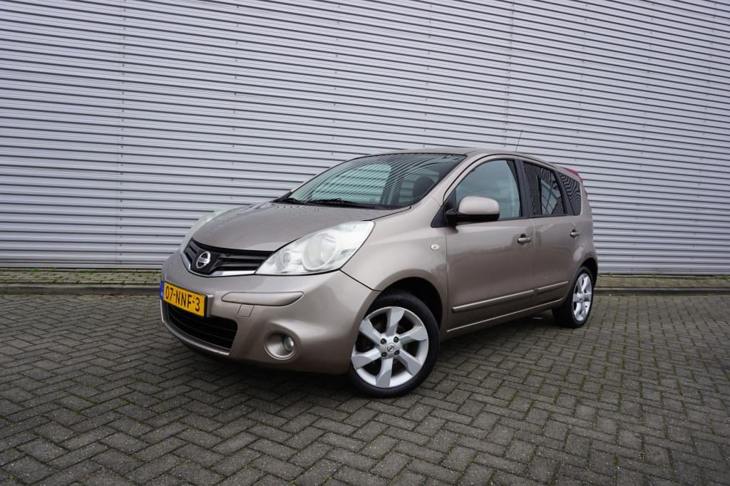 Nissan Note 1.6 tekna airco / navi / cruise / parkeersens. / trekhaak / eek