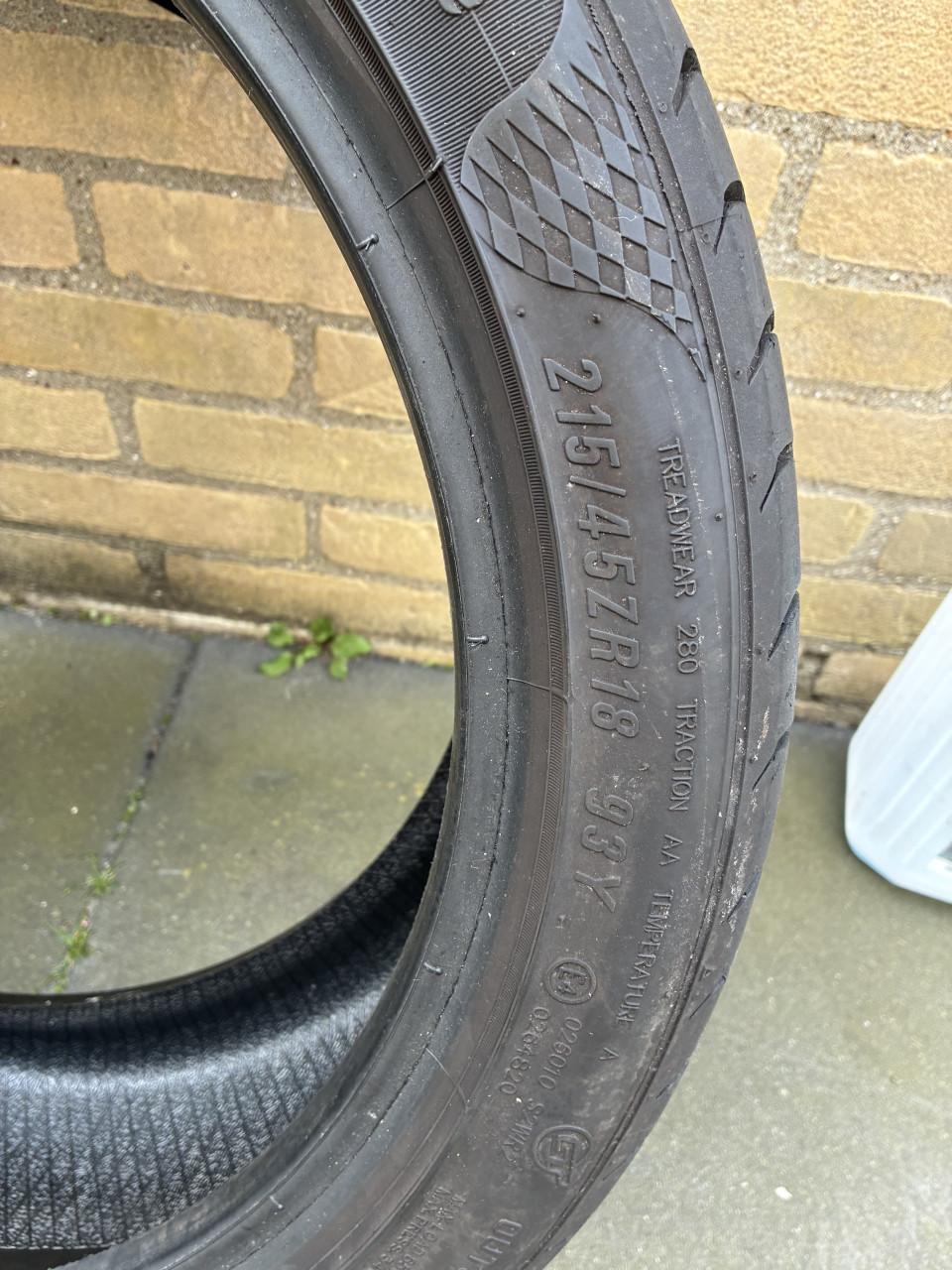 Autobanden 215/45 ZR18 (twee)