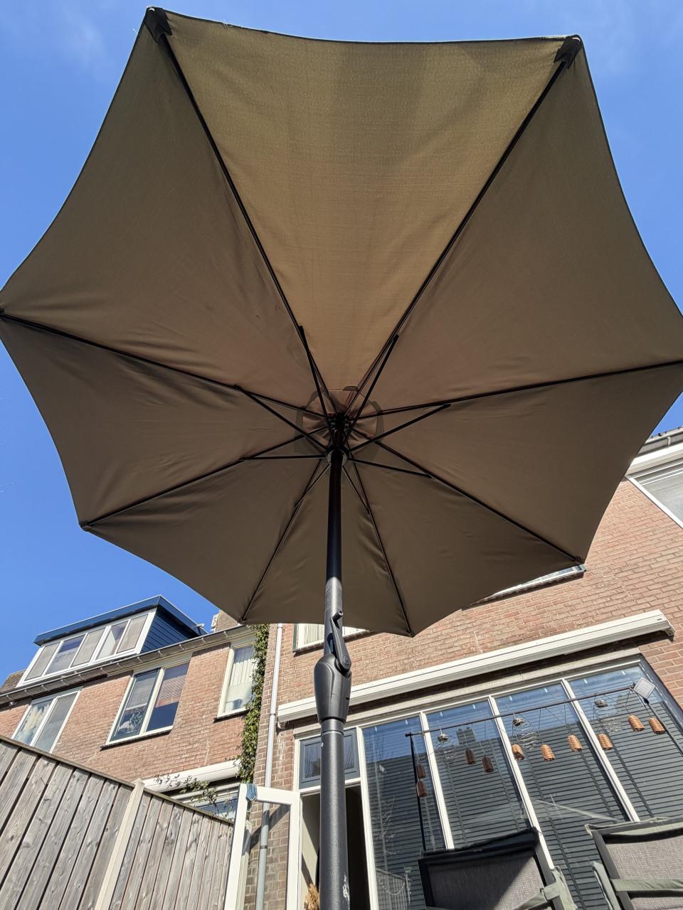 Parasol incl voet.