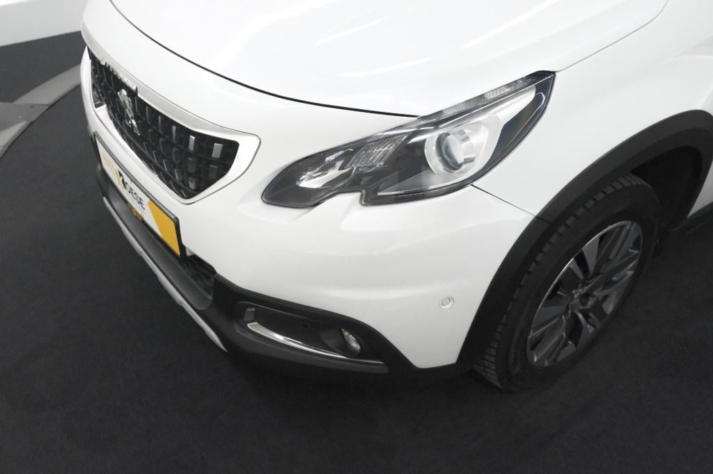 Peugeot 2008 puretech 110 eat6 allure | trekhaak | apple carplay | parkeers