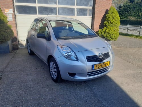 Toyota Yaris 1.3 vvti terra ---verkocht---