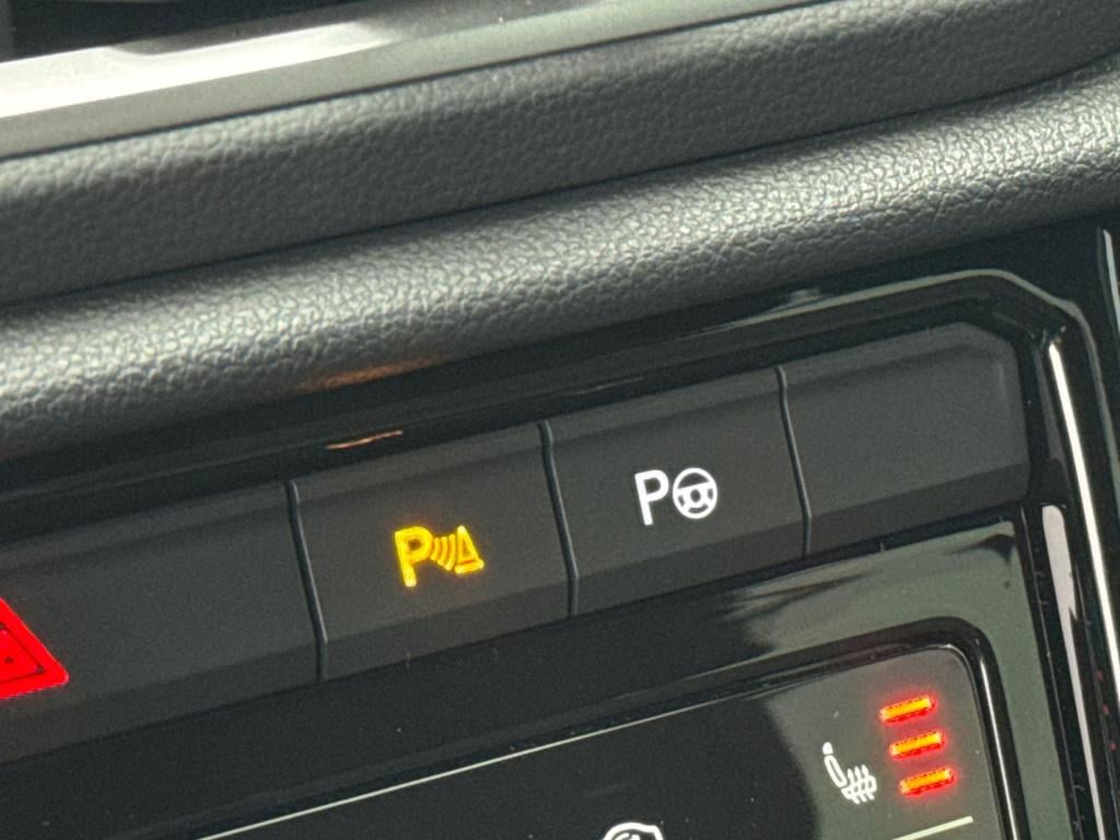 Volkswagen T-roc 1.5 tsi r-line edition * massage * carplay * trekhaak * ca