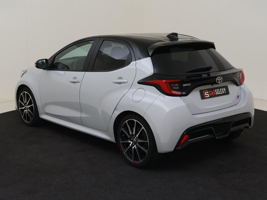 Toyota Yaris 1.5 hybrid 130 gr sport