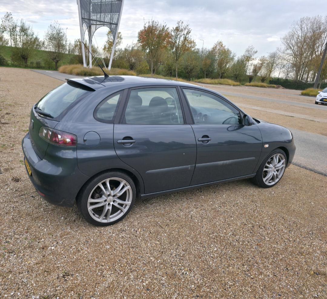 Seat Ibiza 5 deurs, airco, cruise, nieuwe accu