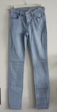 Licht blauwe jeans maat 34-32