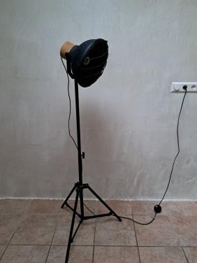 Mooie industriele staande lamp te koop