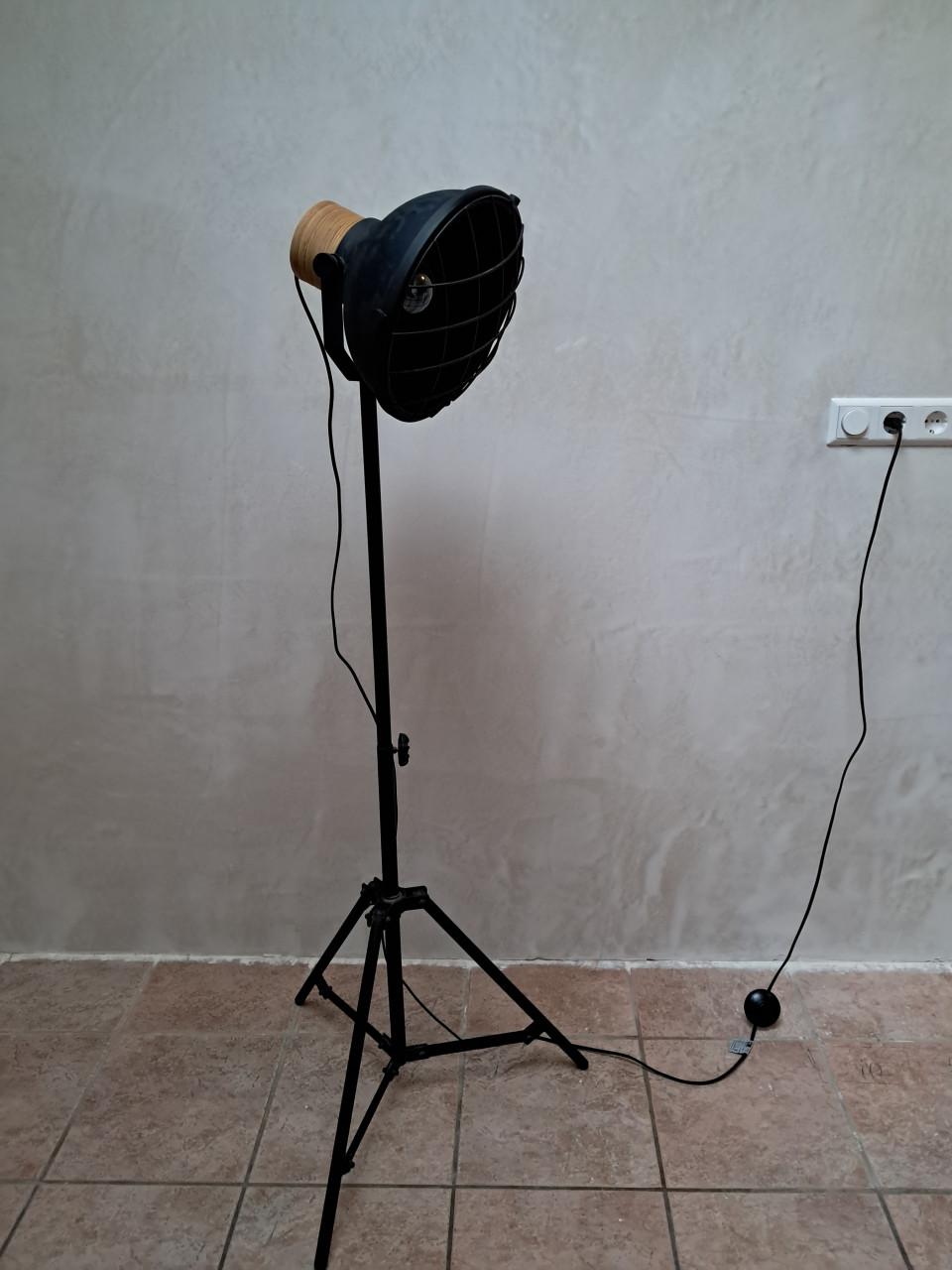 Mooie industriele staande lamp te koop