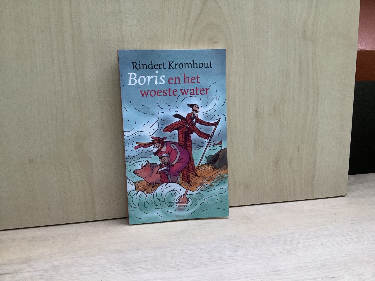 Stapeltje boeken te koop aangeboden, van alles wat.