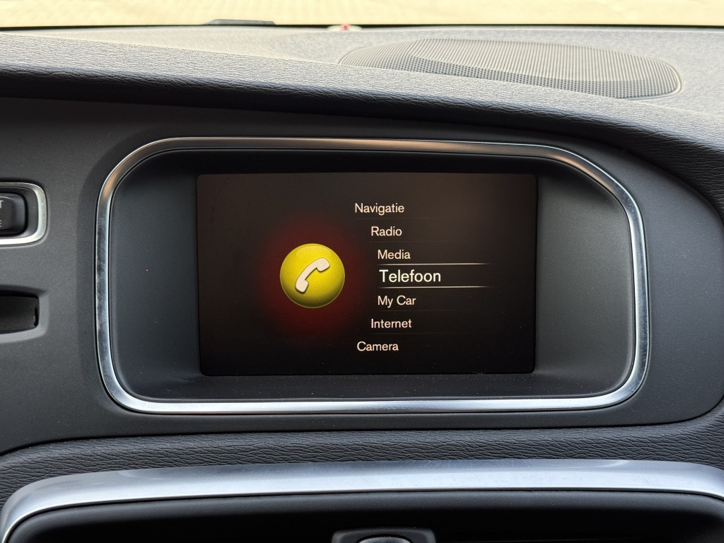 Volvo V40 t3 153pk aut6 polar+ sport| panodak| camera| trekhaak| keyless|