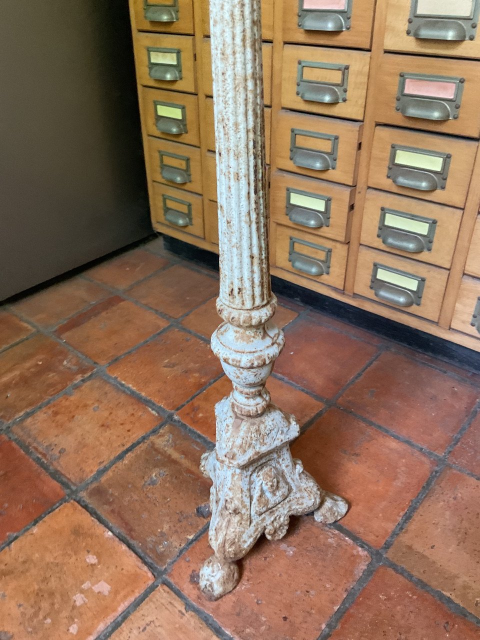 Gietijzeren kandelaar 70 cm.