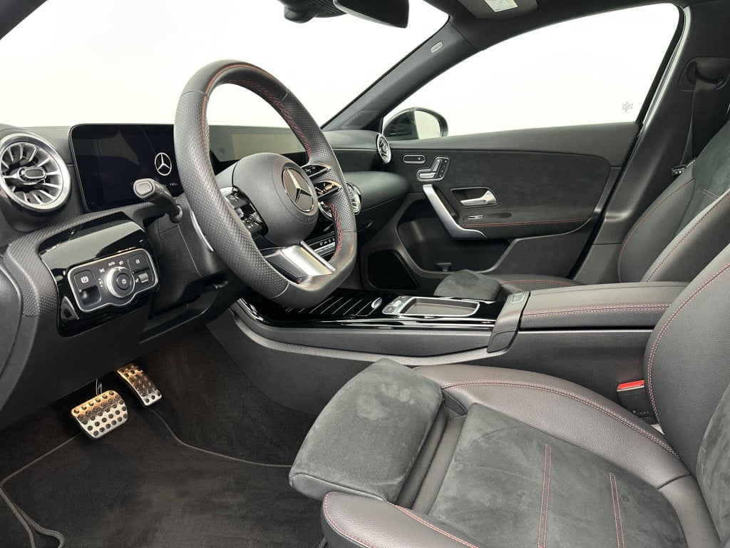 Mercedes-Benz A-Klasse 250 e amg line | automaat | lage km stand! | apple c