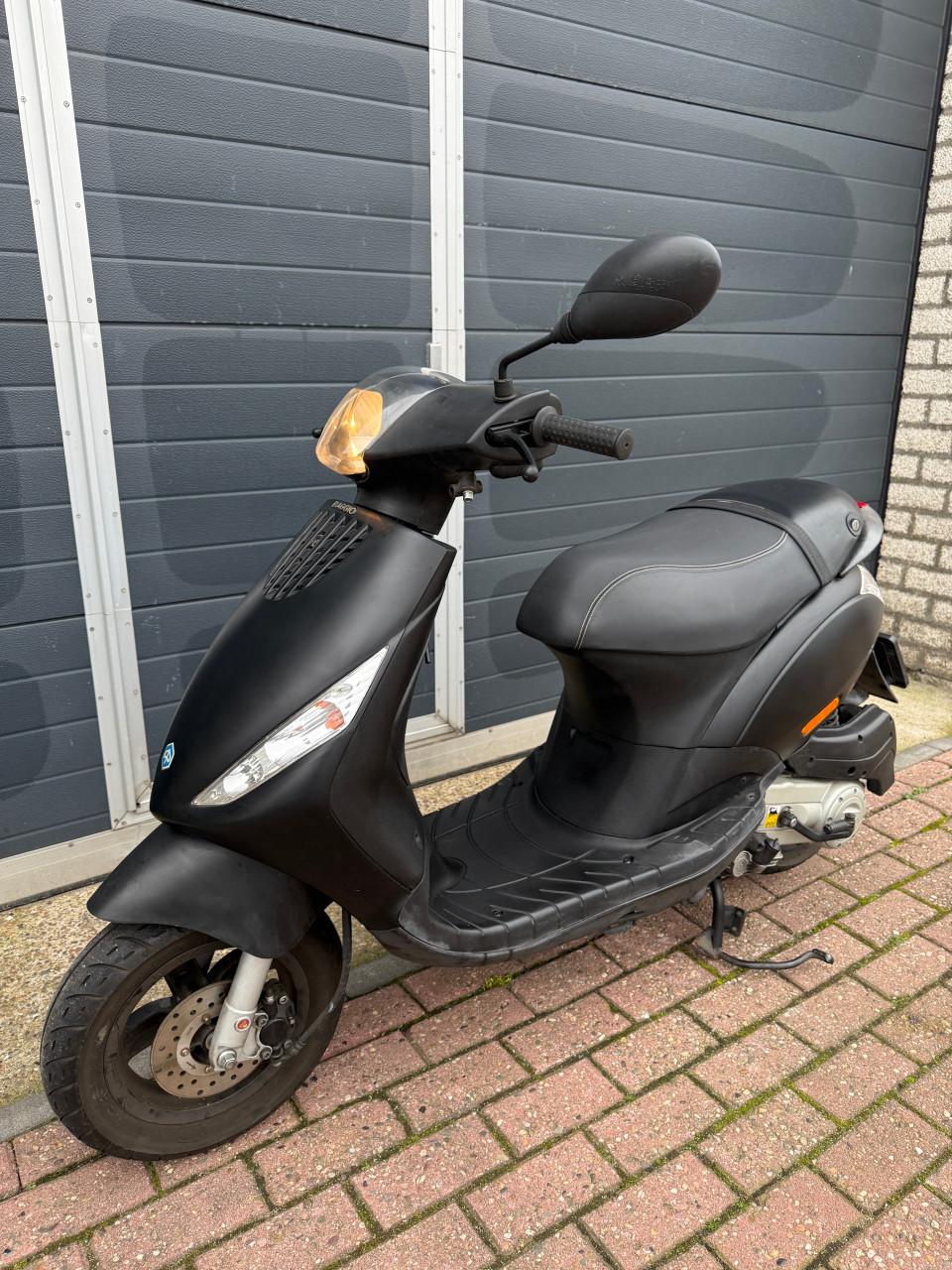 Piaggio zip 2016 1e eigenaar
