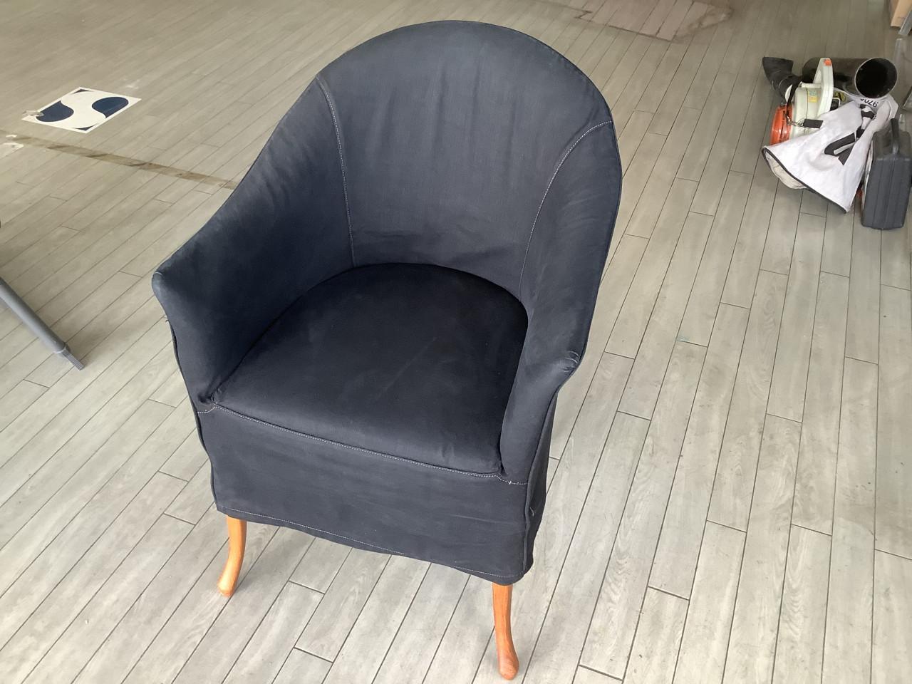 Set van 6 Eetkamerstoelen., fauteuils. Met stoffen overtrek, zwart.
