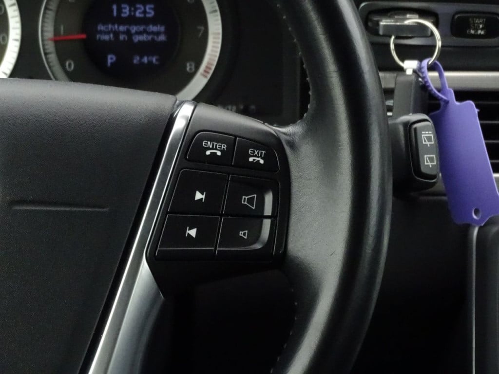 Volvo V70 2.0t momentum automaat | leder | bluetooth | stoelverwarming | na