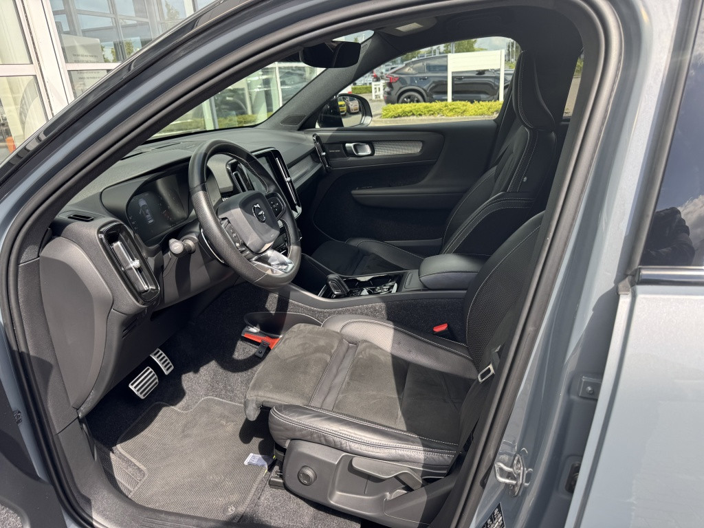 Volvo XC40 t4 190pk r-design| adap.cruise| trekhaak| stoel.verw| h&k sound