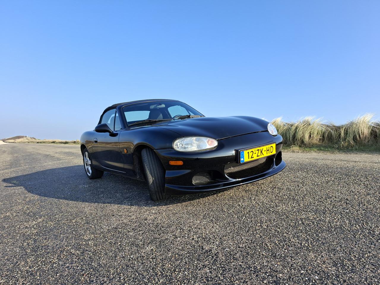 Zwarte Mazda MX-5 (2000) – Softtop en Hardtop – APK tot sept!