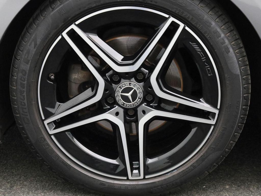 Mercedes-Benz A-Klasse 180 business solution amg | automaat | panorama dak 