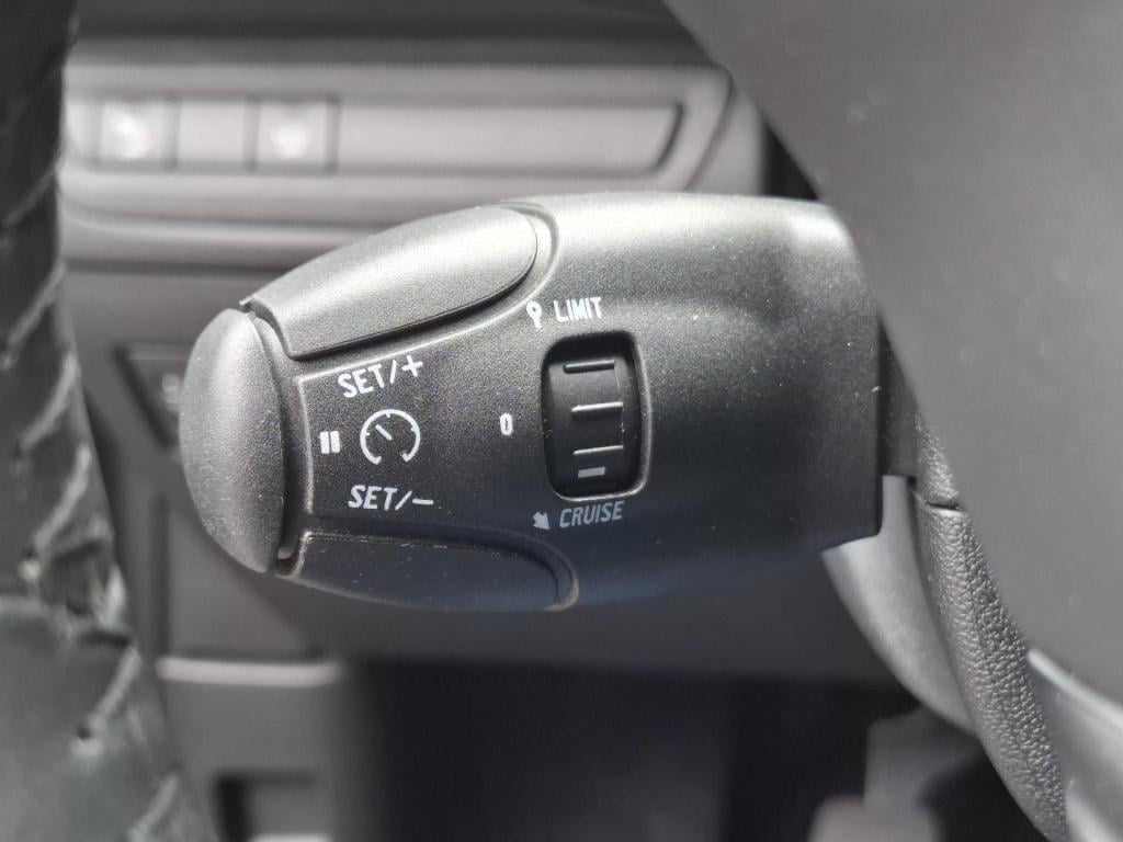 Peugeot 208 1.2 signature nav/airco/cruise/park