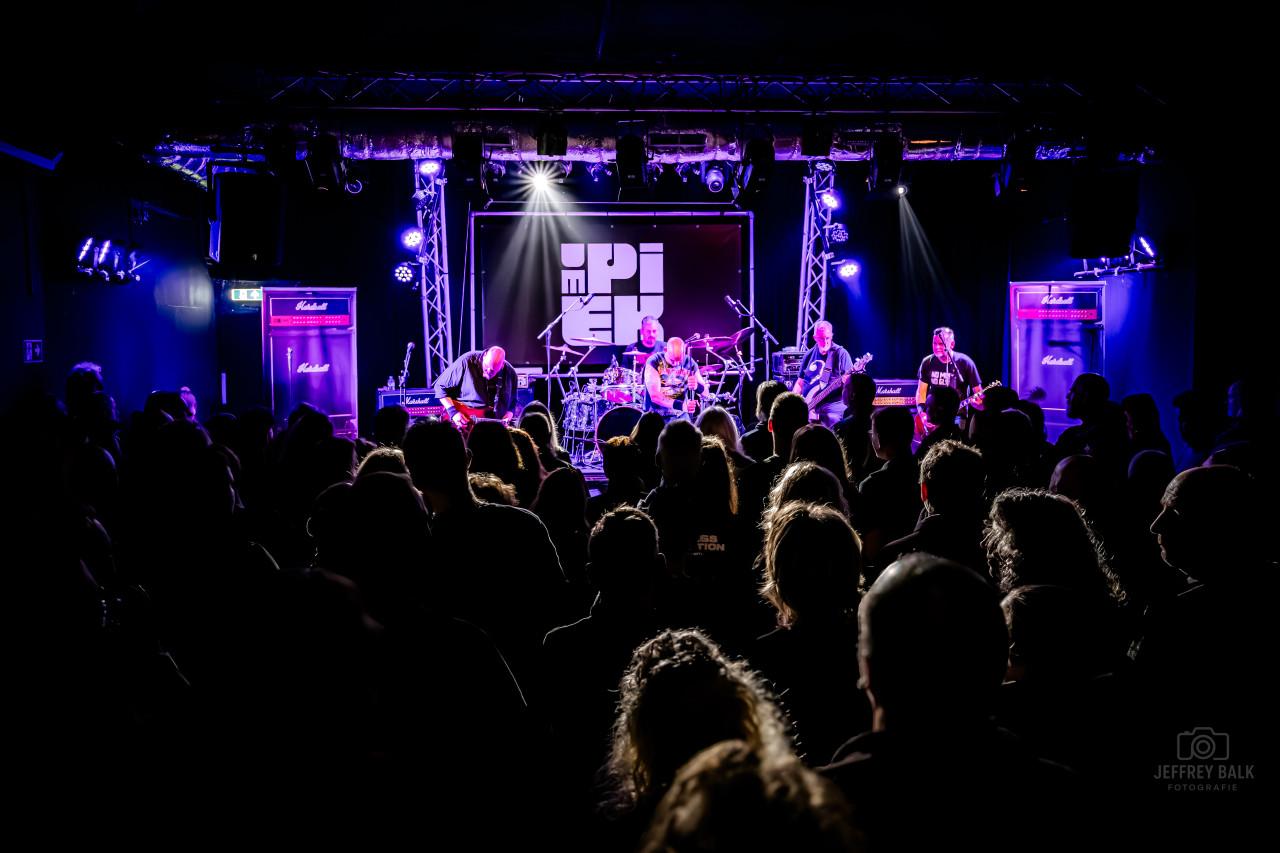 Gezocht zanger/frontman Hardrock coverband HARDBALL