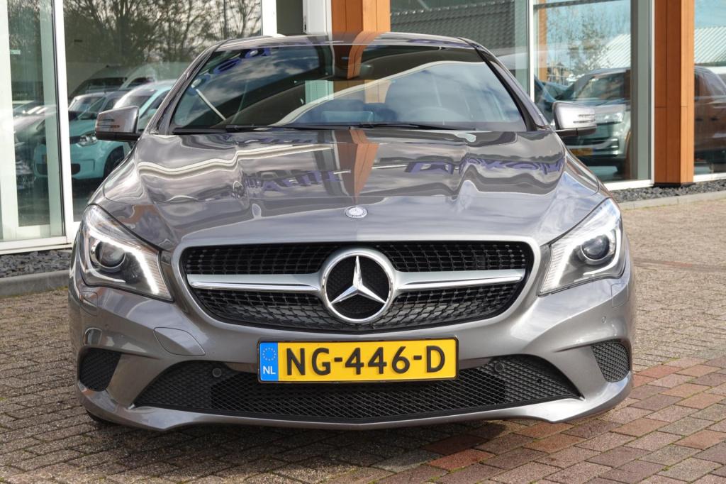 Mercedes-Benz Cla shooting brake 180 orangeart edition