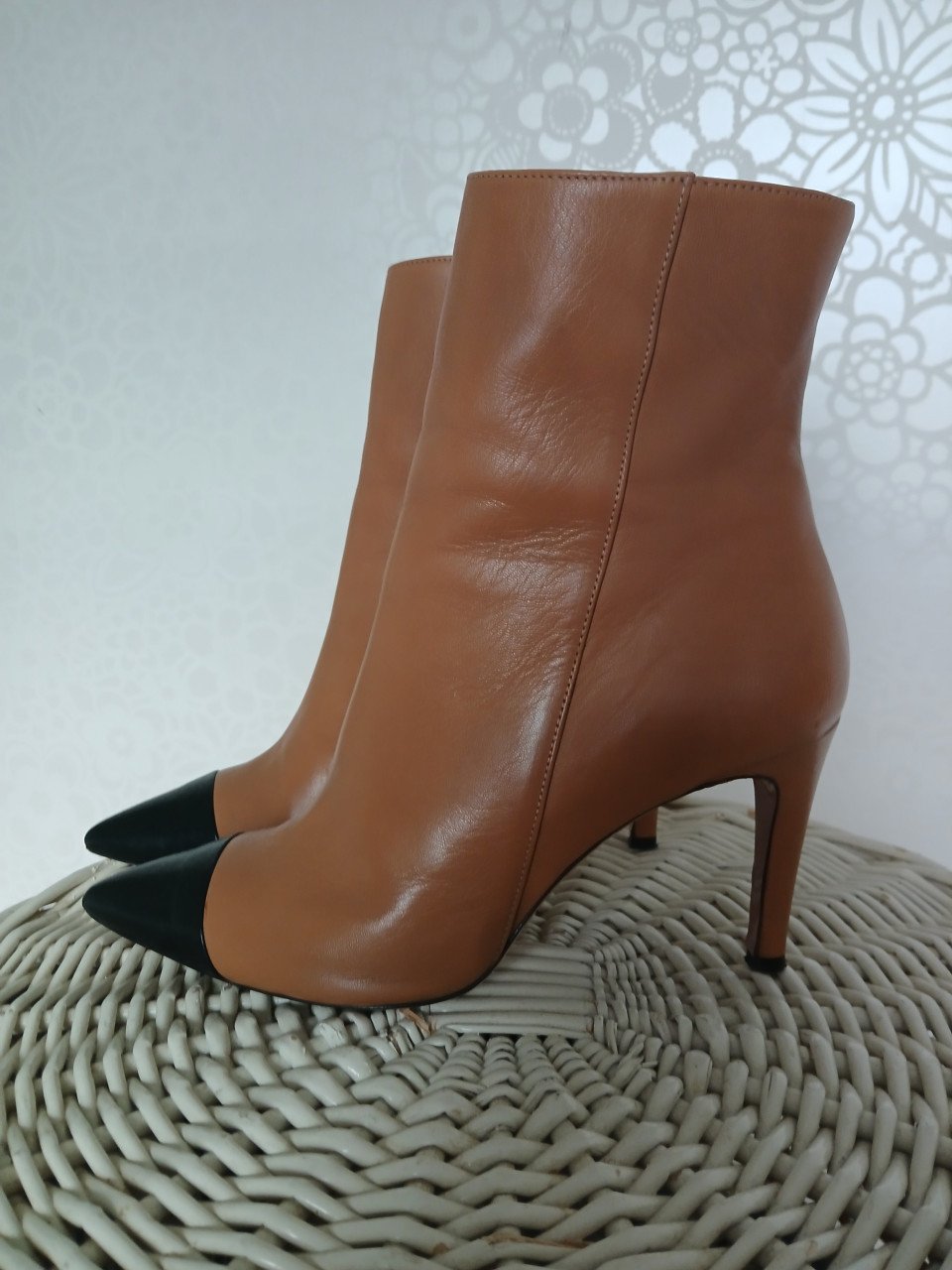 Leuke enkellaarsjes , camel/zwart, maat 39