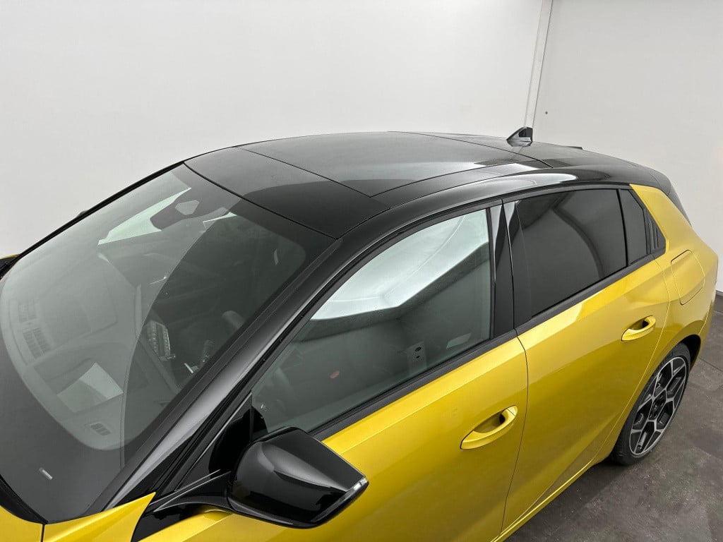 Opel Astra 1.6 turbo plug in hybrid ultimate | voorraadmodel | snel rijden 
