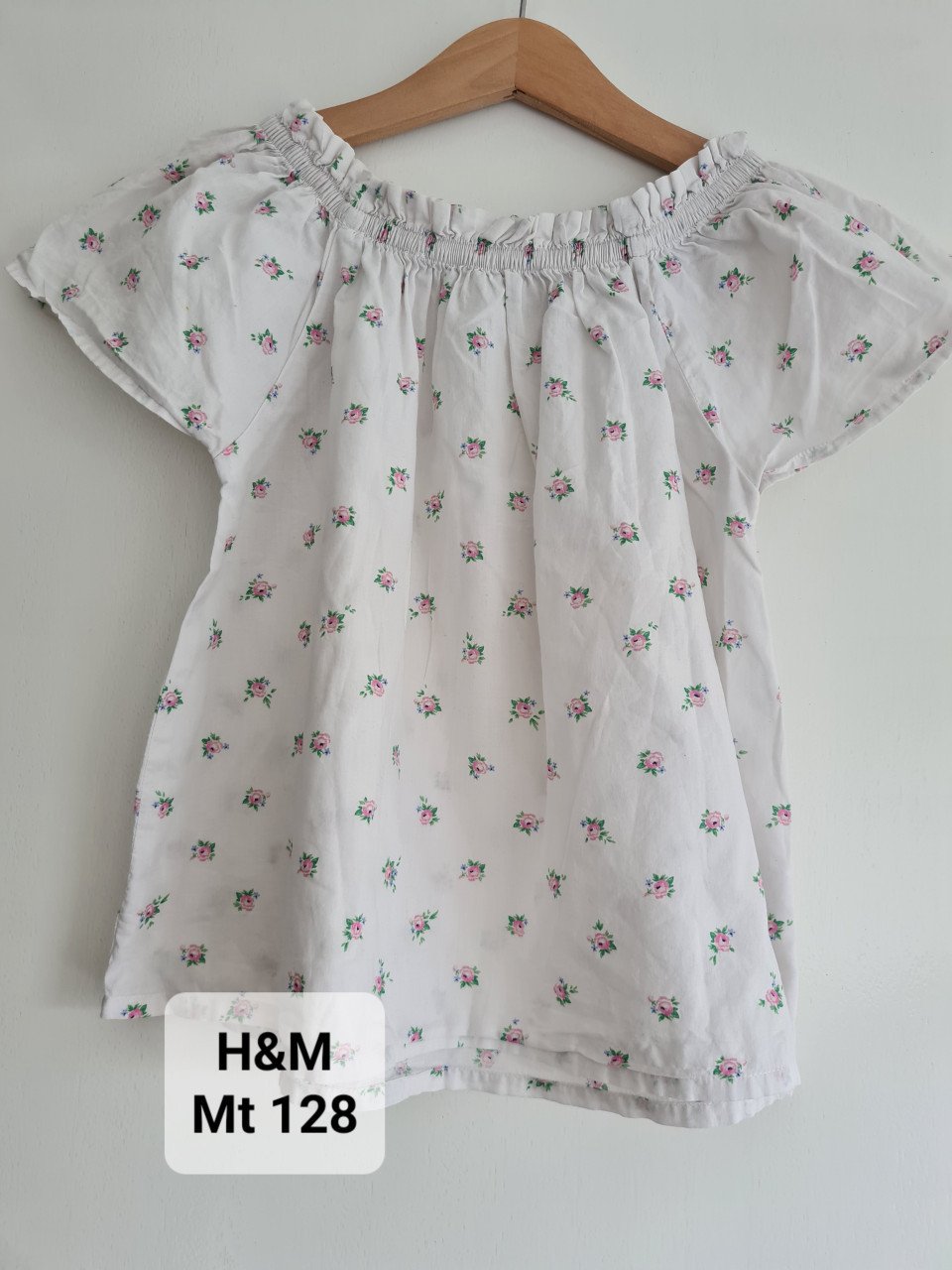 Lief wit , roze bloemetjes blousje van H&M  Maat 128