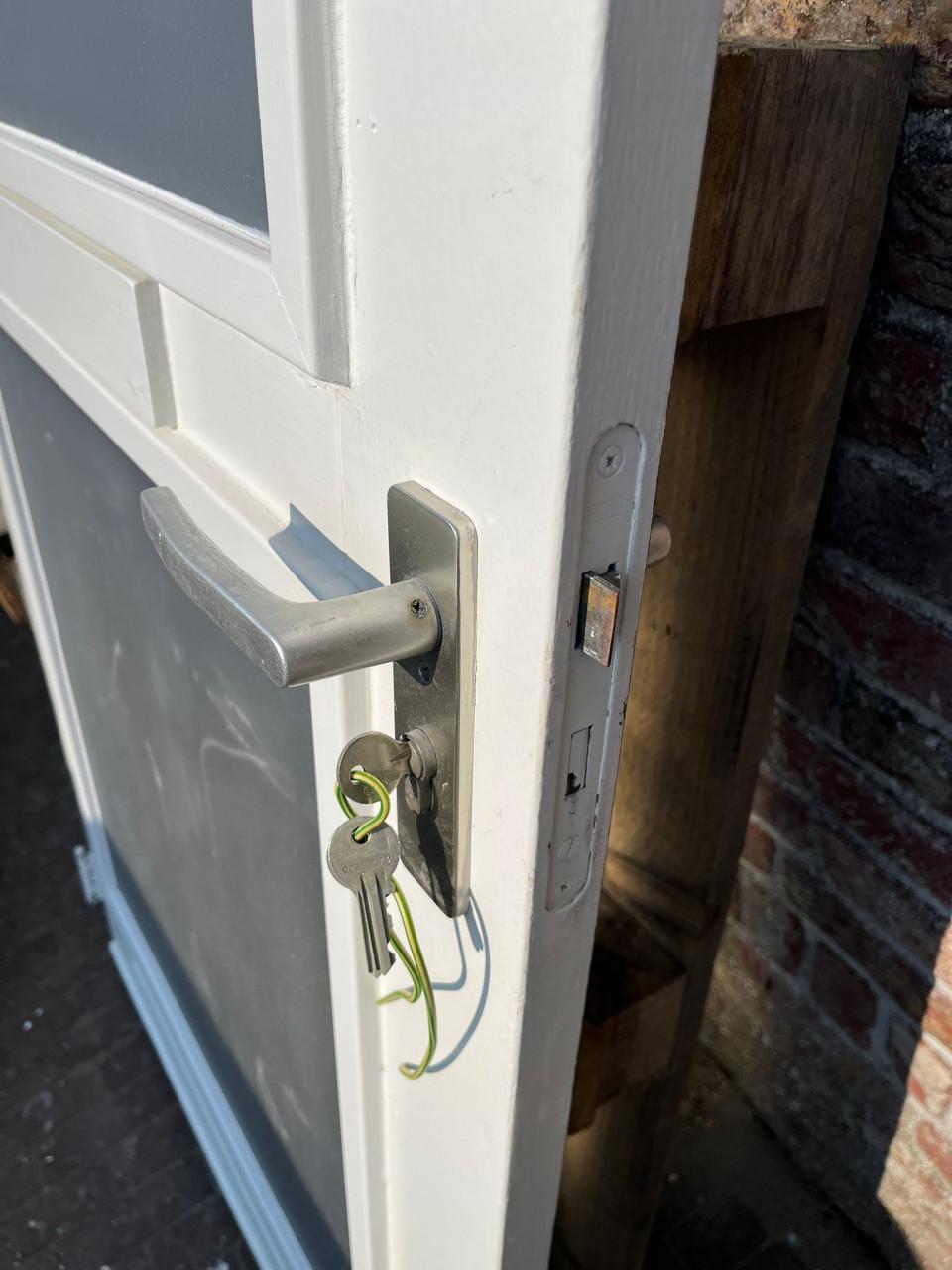 Hardhouten buitendeur