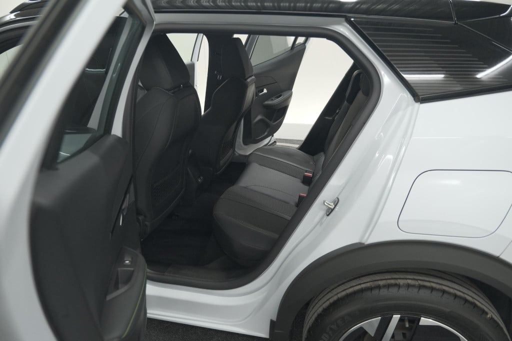 Peugeot 2008 puretech 130 eat8 gt | camera | apple carplay | parkeersensore
