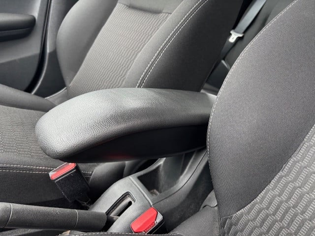Peugeot 208 blue lion 1.2 pt-82pk 5d navigatie&bluetooth&apple carplay&andr