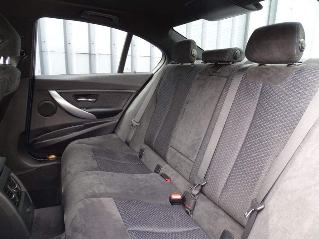 BMW 3-serie 320i high executive m-sportpakket | 19"