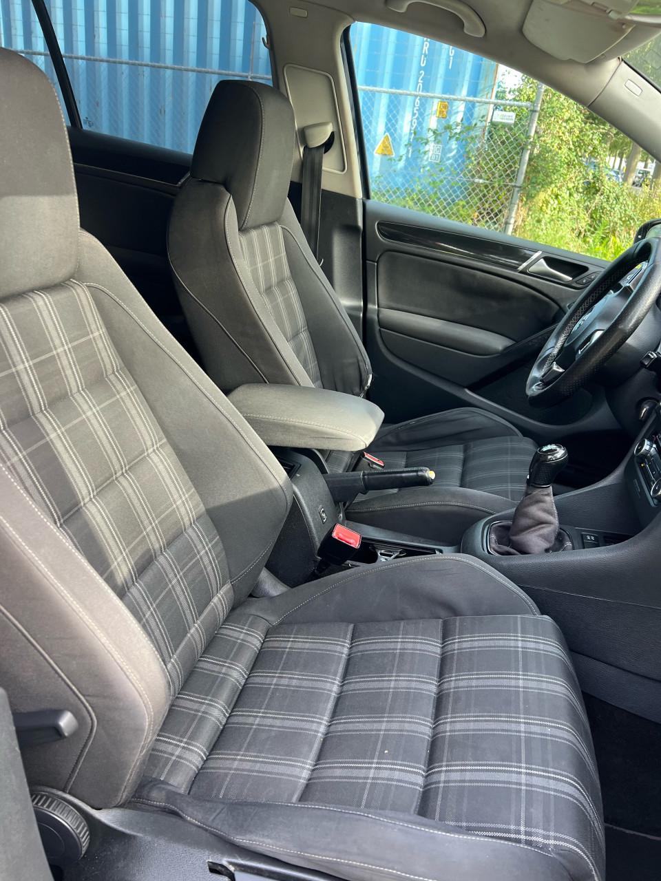 Volkswagen Golf 1.4TSI Highline black on black