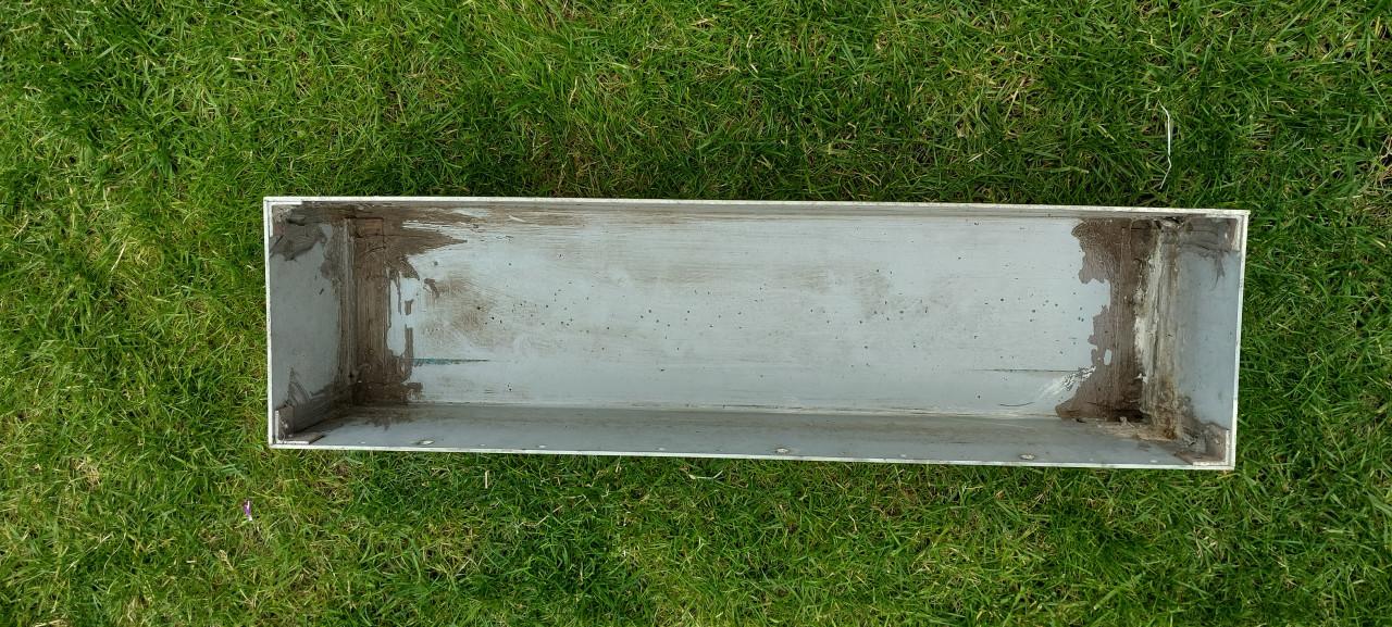 Waterdichte Aluminium Buitenbak voor kunstof Bloembak 70x19x16,5 cm.