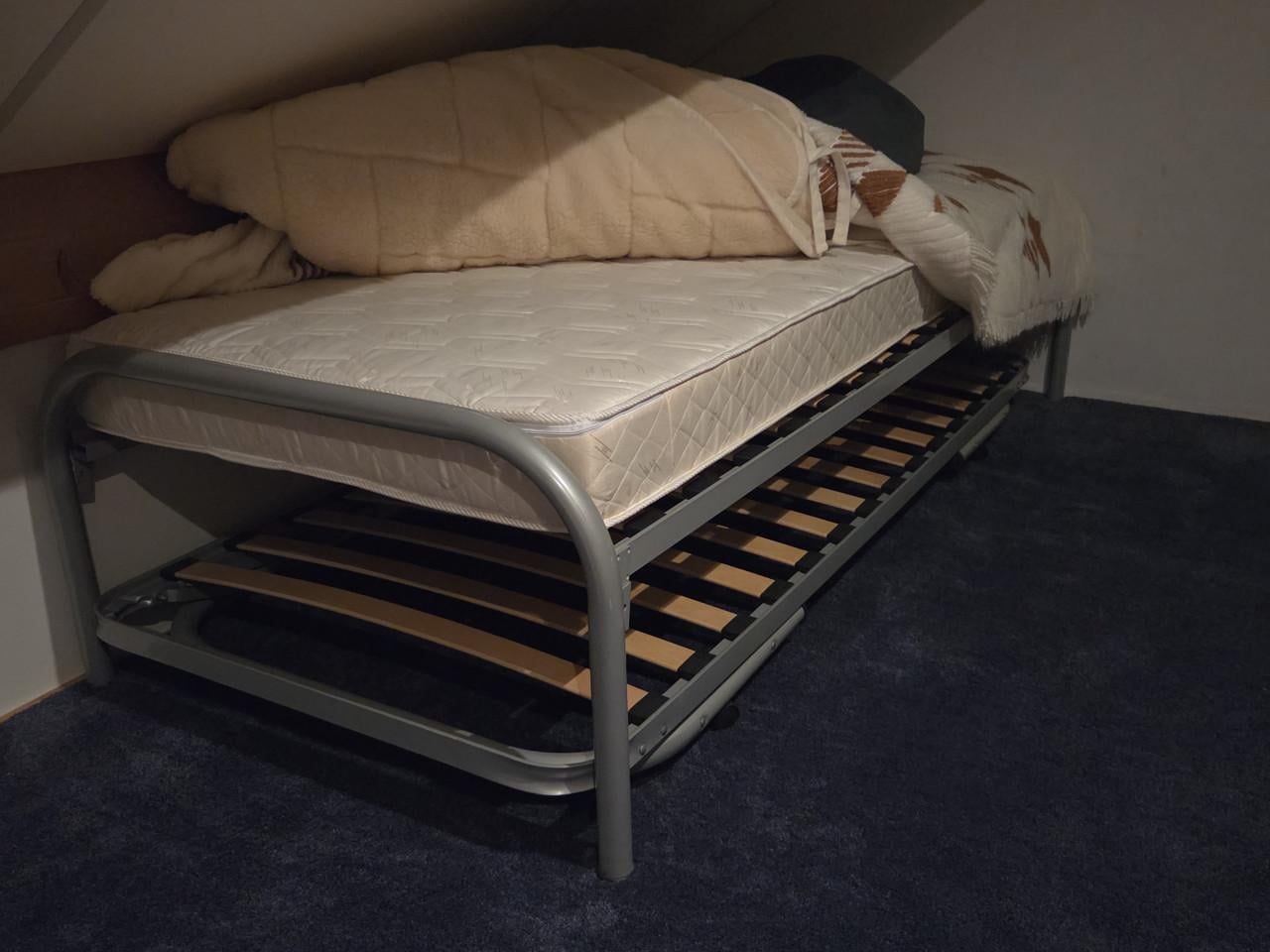 Bed met onderschuifbed