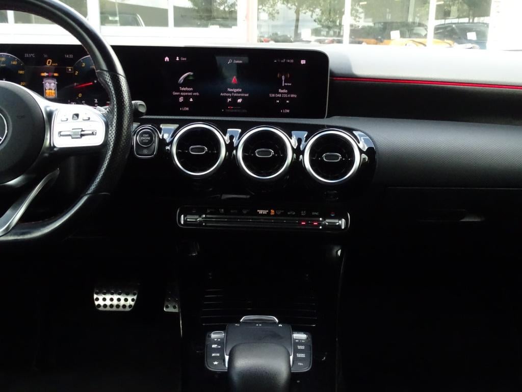 Mercedes-Benz A-Klasse 180 business solution amg | pano | widescreen