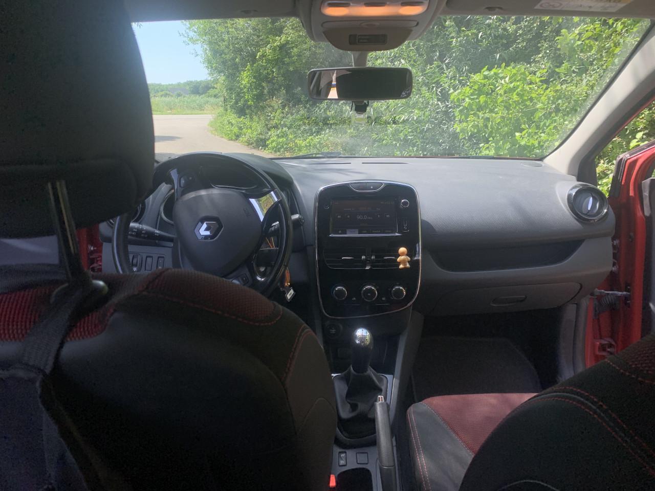 Te koop Renault Clio estate (flaming red)