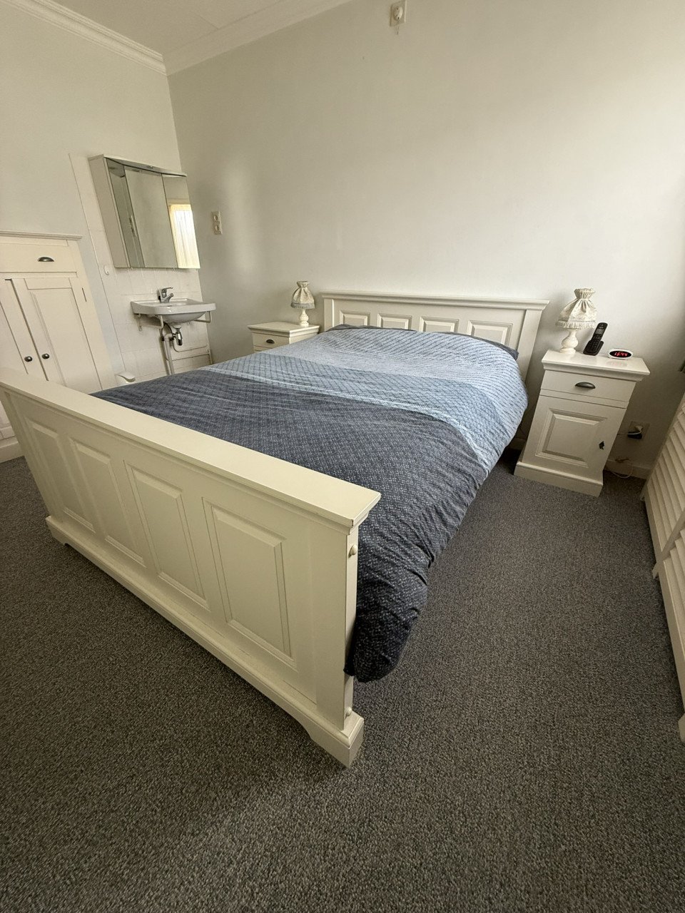 Te koop aangeboden: slaapkamer in landelijke stijl