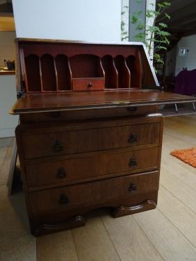 Mooi antiek bureautje