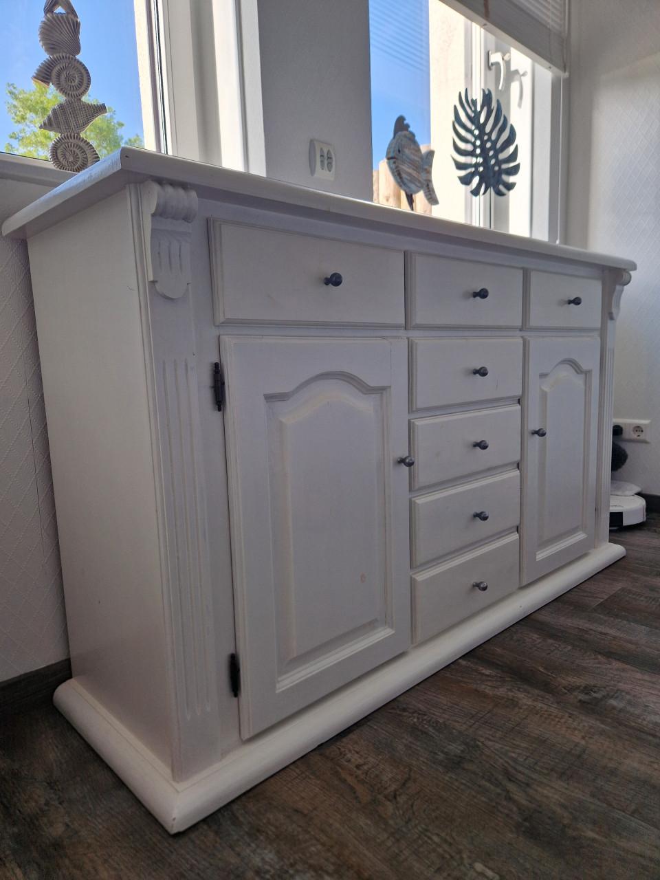 Wit grenen dressoir
