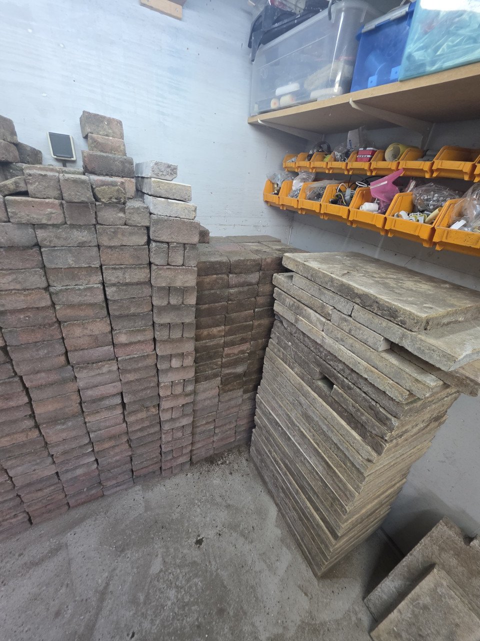 Gratis op te halen koppelstone 13,5x13,5 en 13x5  klinkers