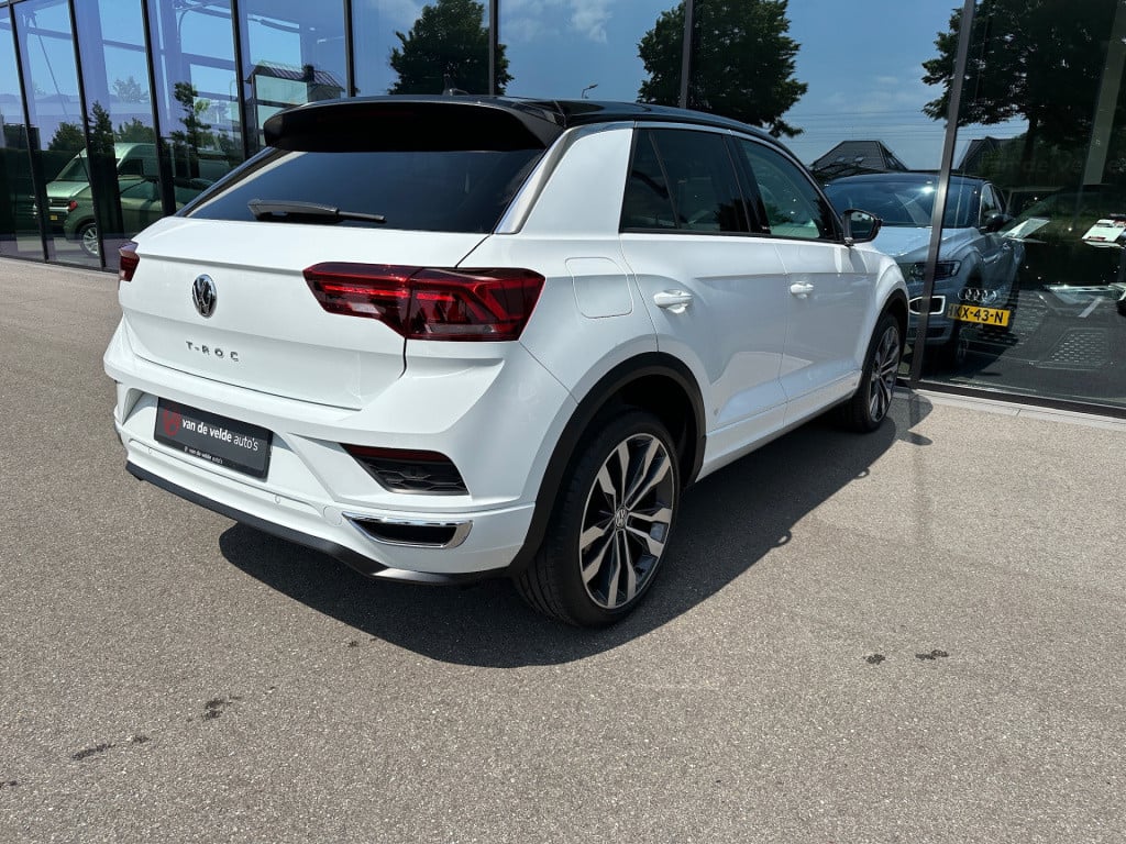 Volkswagen T-roc 1.5 tsi 150pk dsg r-line | 19 inch | led | trekhaak | virt
