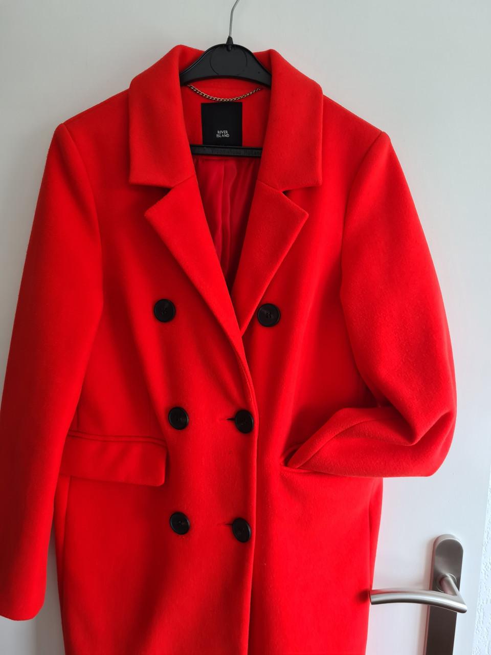 Opvallende rode jas van River Island Maat L