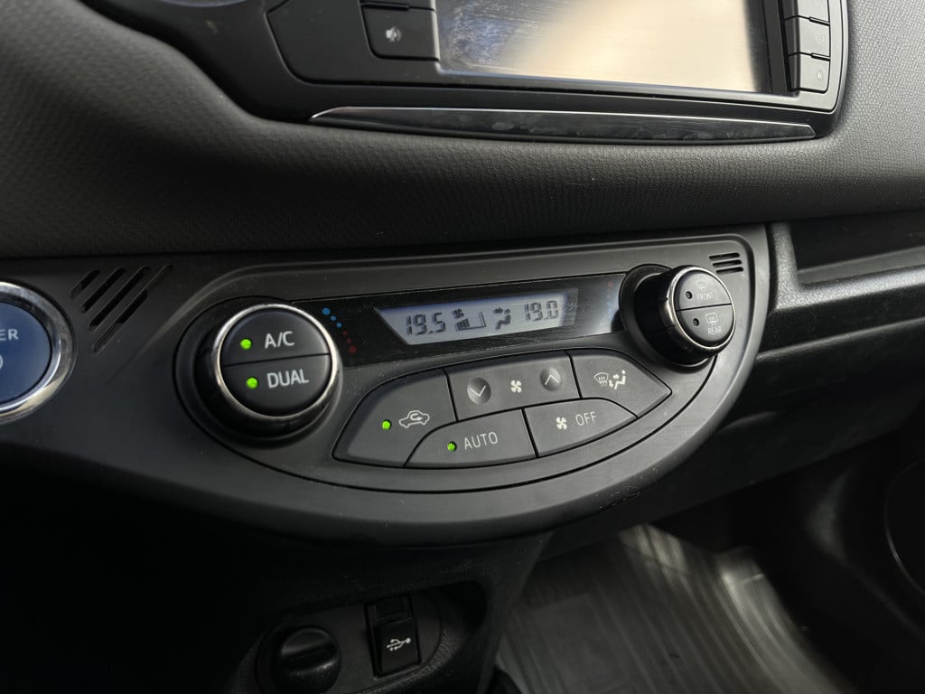 Toyota Yaris 1.5 hybrid dynamic | navi | camera |